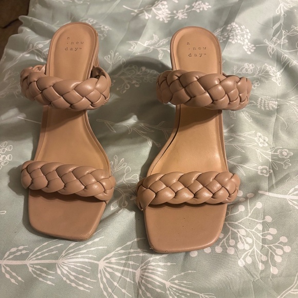 A New Day Braid heel - Picture 1 of 3
